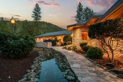 727 Earhart Road Rogue River OR 97537