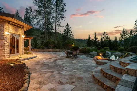 727 Earhart Road Rogue River OR 97537