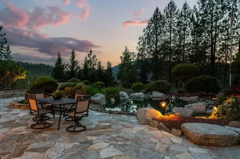 727 Earhart Road Rogue River OR 97537