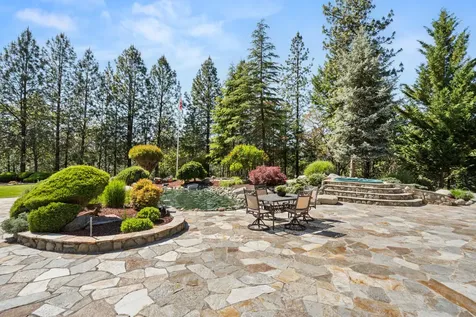 727 Earhart Road Rogue River OR 97537