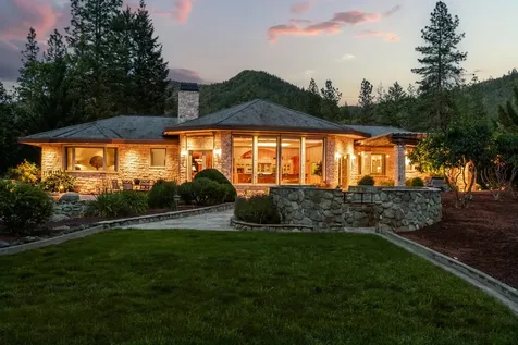 727 Earhart Road Rogue River OR 97537