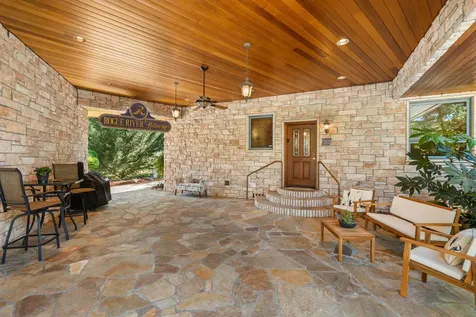 727 Earhart Road Rogue River OR 97537