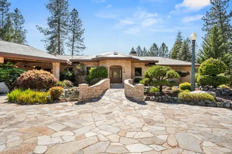 727 Earhart Road Rogue River OR 97537