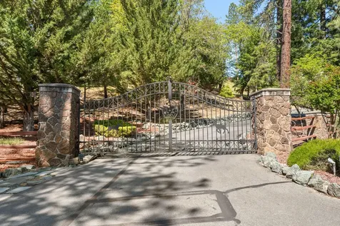 727 Earhart Road Rogue River OR 97537