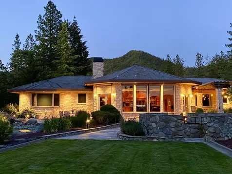 727 Earhart Road Rogue River OR 97537