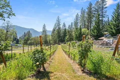 727 Earhart Road Rogue River OR 97537