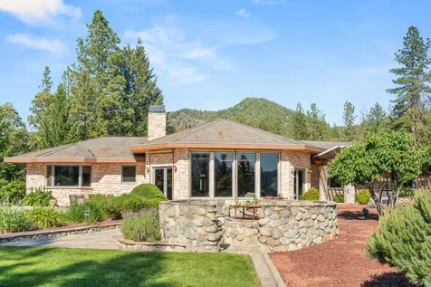 727 Earhart Road Rogue River OR 97537