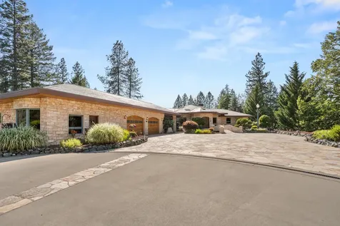 727 Earhart Road Rogue River OR 97537