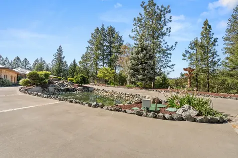 727 Earhart Road Rogue River OR 97537