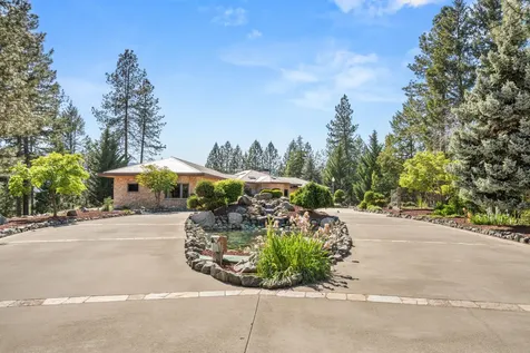 727 Earhart Road Rogue River OR 97537