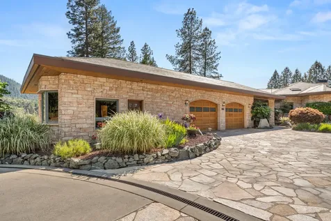 727 Earhart Road Rogue River OR 97537