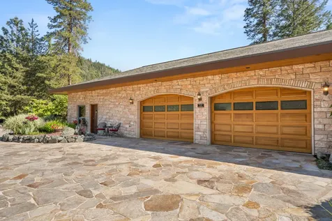 727 Earhart Road Rogue River OR 97537