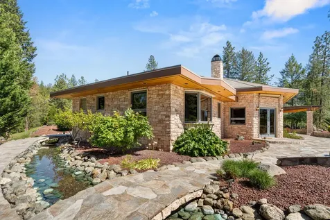 727 Earhart Road Rogue River OR 97537