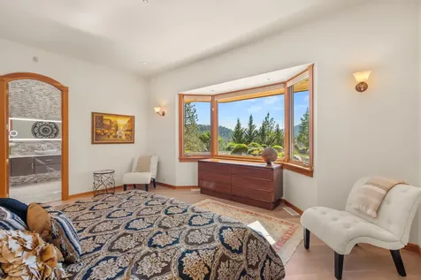 727 Earhart Road Rogue River OR 97537