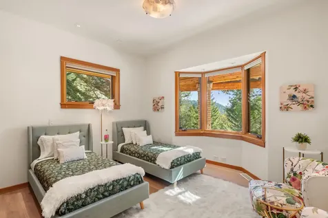 727 Earhart Road Rogue River OR 97537