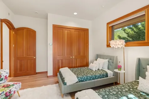 727 Earhart Road Rogue River OR 97537
