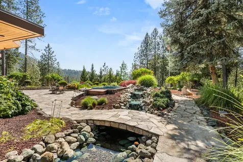 727 Earhart Road Rogue River OR 97537