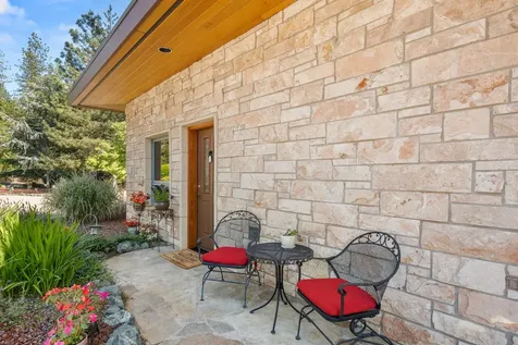 727 Earhart Road Rogue River OR 97537