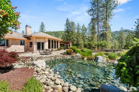 727 Earhart Road Rogue River OR 97537