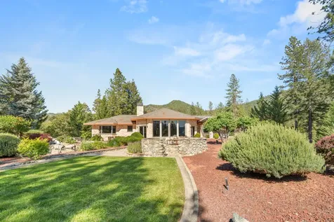 727 Earhart Road Rogue River OR 97537