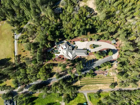 727 Earhart Road Rogue River OR 97537