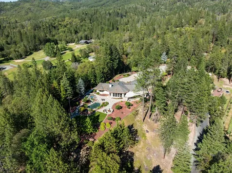 727 Earhart Road Rogue River OR 97537