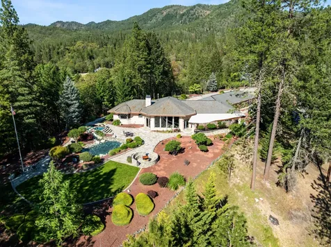 727 Earhart Road Rogue River OR 97537