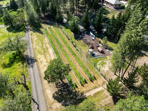 727 Earhart Road Rogue River OR 97537