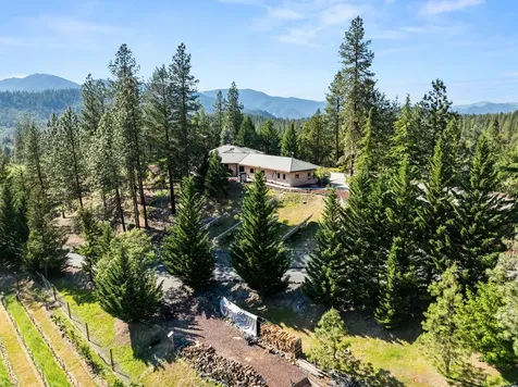 727 Earhart Road Rogue River OR 97537