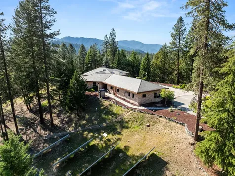 727 Earhart Road Rogue River OR 97537