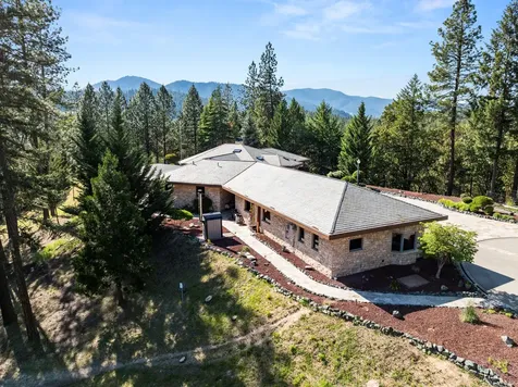 727 Earhart Road Rogue River OR 97537