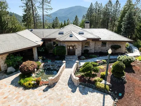 727 Earhart Road Rogue River OR 97537