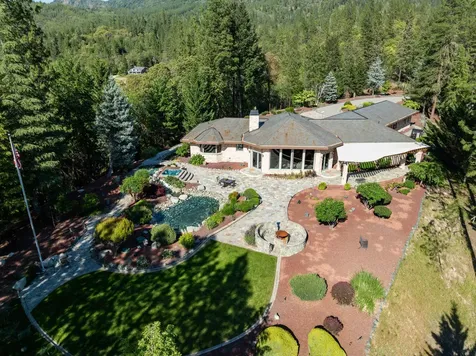 727 Earhart Road Rogue River OR 97537