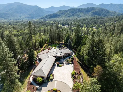 727 Earhart Road Rogue River OR 97537