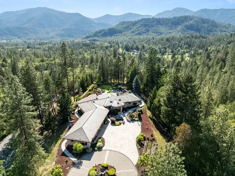 727 Earhart Road Rogue River OR 97537