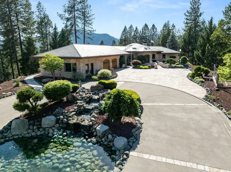 727 Earhart Road Rogue River OR 97537