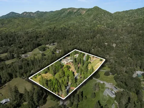 727 Earhart Road Rogue River OR 97537