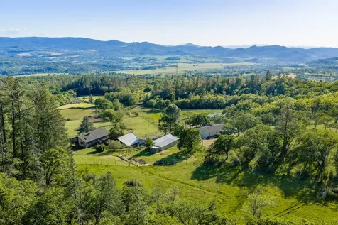 2444 Gardner Road Eagle Point OR 97524