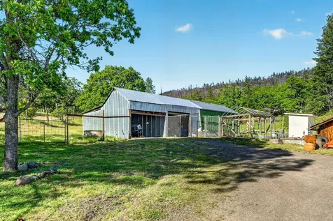 2444 Gardner Road Eagle Point OR 97524
