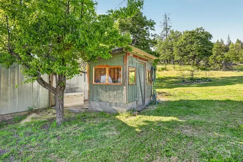 2444 Gardner Road Eagle Point OR 97524