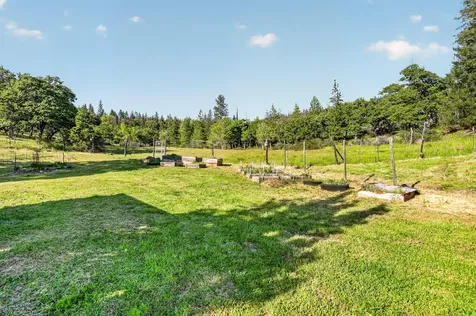 2444 Gardner Road Eagle Point OR 97524