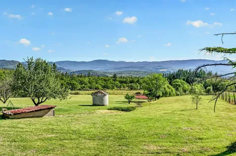 2444 Gardner Road Eagle Point OR 97524