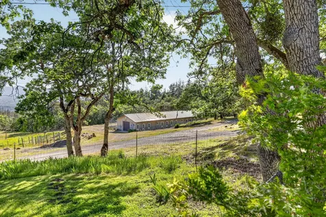 2444 Gardner Road Eagle Point OR 97524