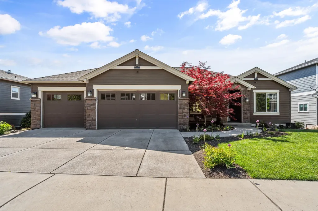 536 W La Strada Circle Medford OR 97504