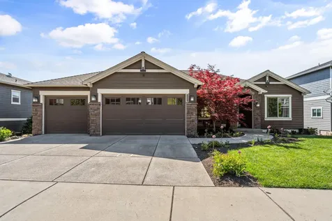 536 W La Strada Circle Medford OR 97504