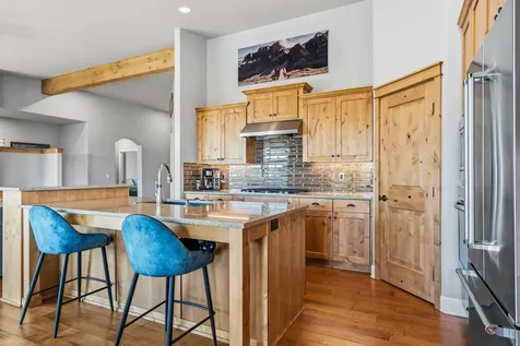 536 W La Strada Circle Medford OR 97504