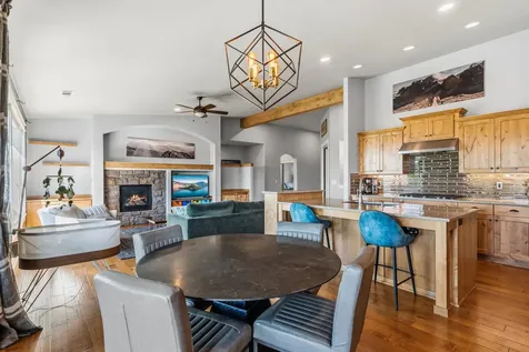 536 W La Strada Circle Medford OR 97504