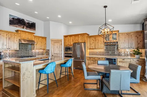 536 W La Strada Circle Medford OR 97504