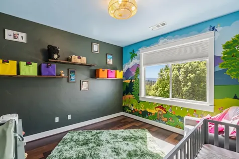 536 W La Strada Circle Medford OR 97504