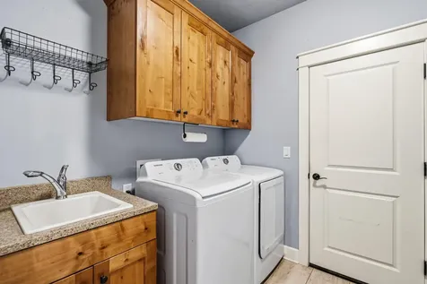 536 W La Strada Circle Medford OR 97504
